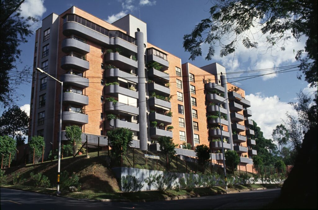 Colina Chipre Building